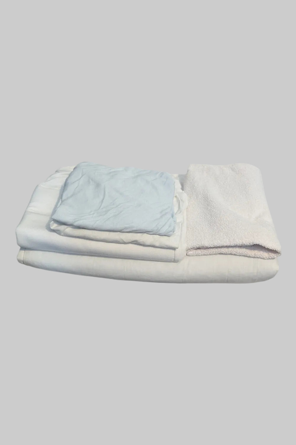 Lot literie bébé matelas, alèse, 2 draps housses, couette et housse
