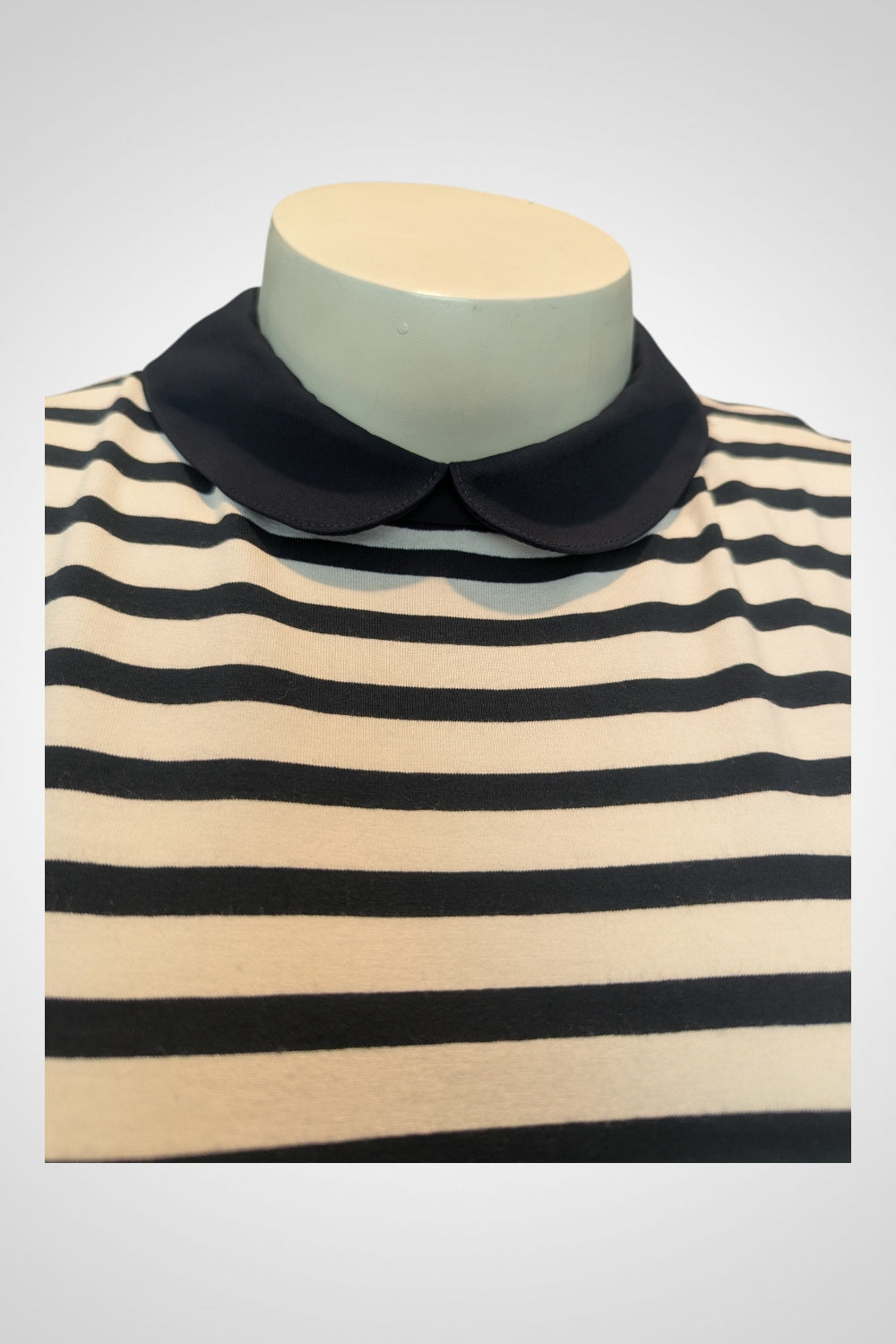 Débardeur Kiabi blanc rayé bleu marine col Claudine L