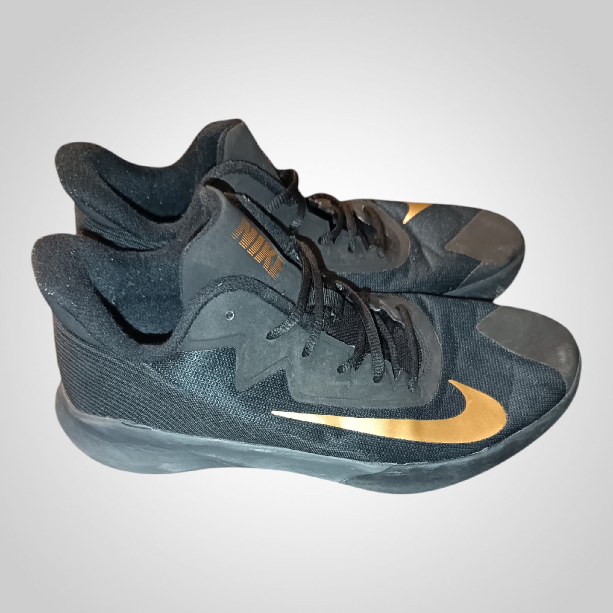 Baskets Nike Pointure 44 Noir Doré Lacets Sneakers Mixte