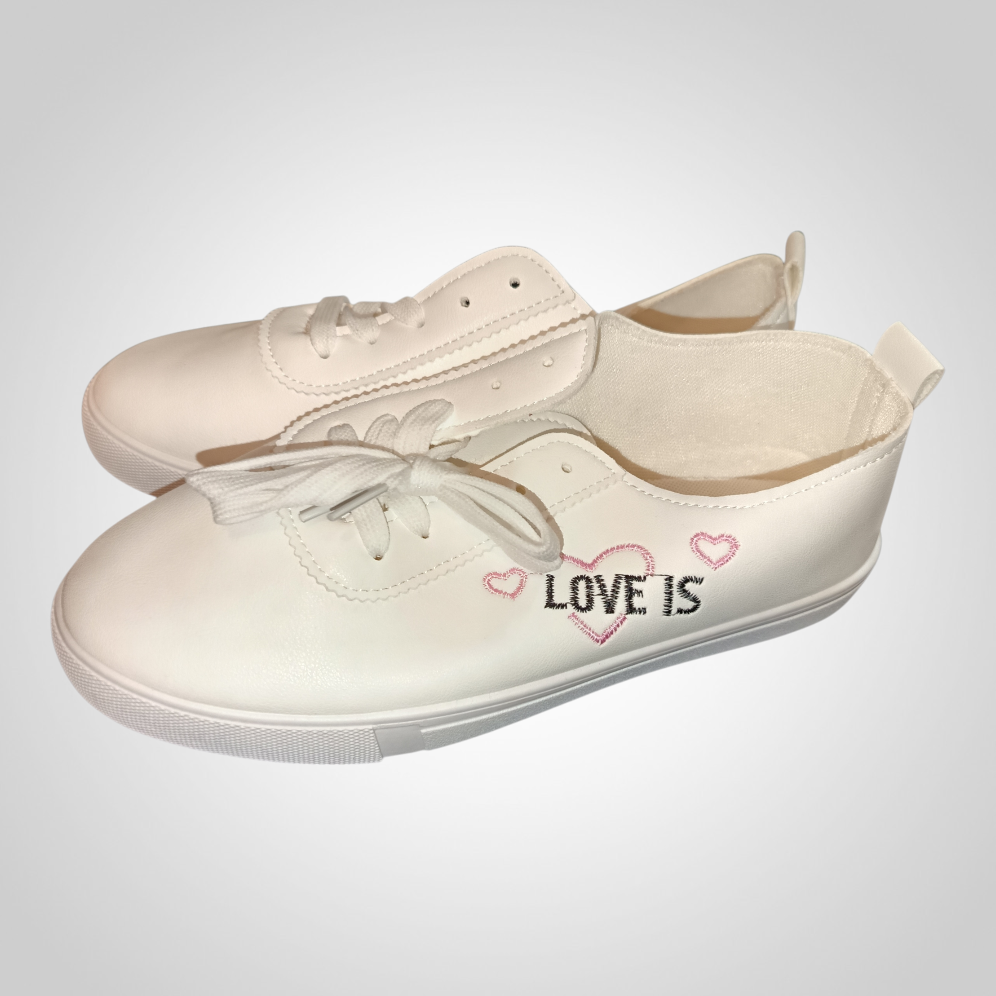 Baskets légères blanches motif cœur "love is" printemps été pointure 39