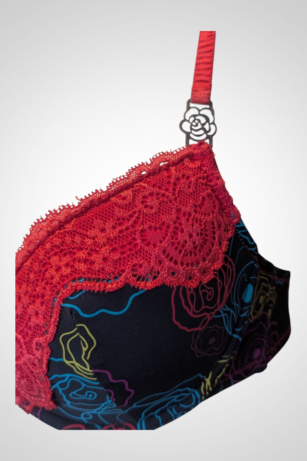 Soutien-gorge Charlott' noir et rouge 90B