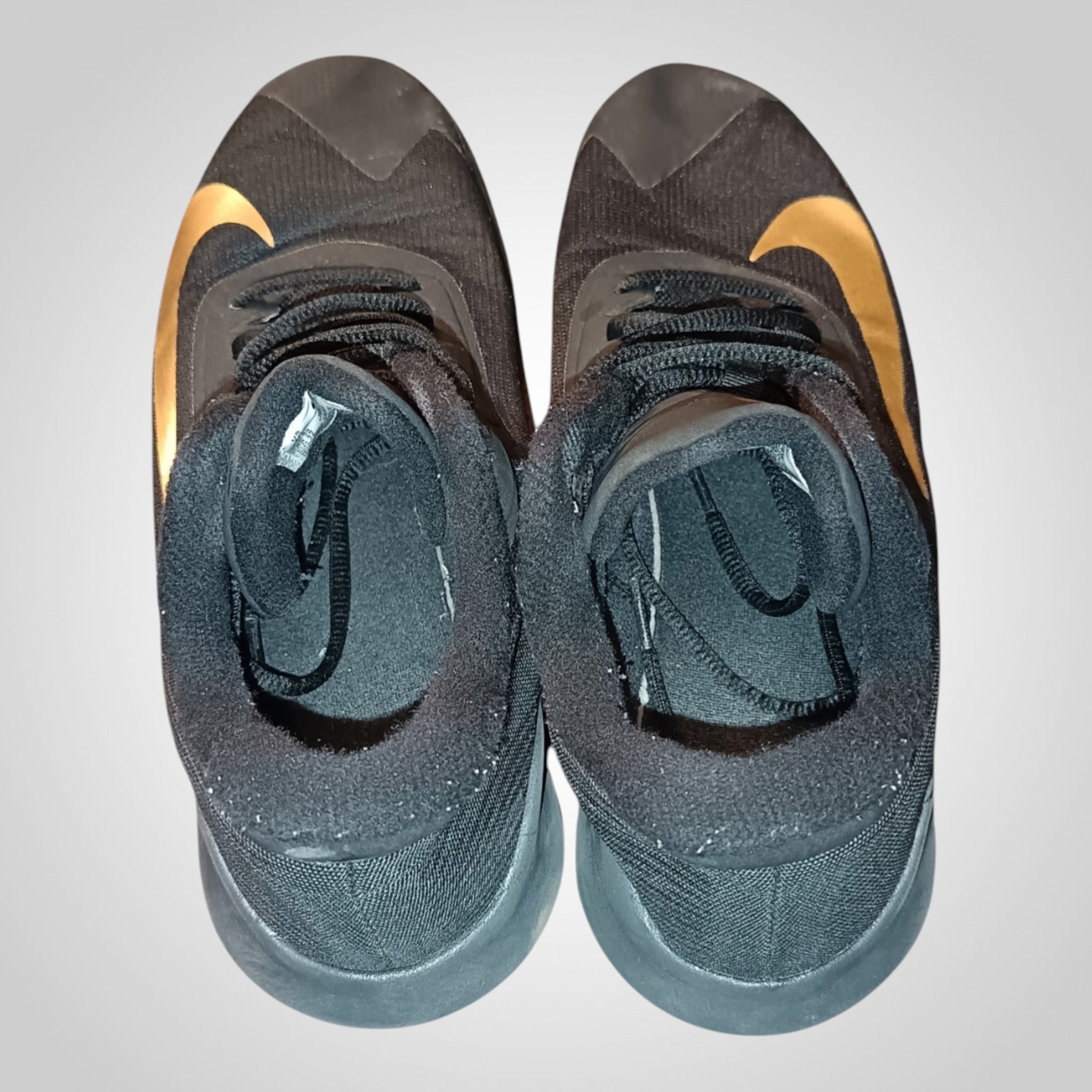 Baskets Nike Pointure 44 Noir Doré Lacets Sneakers Mixte
