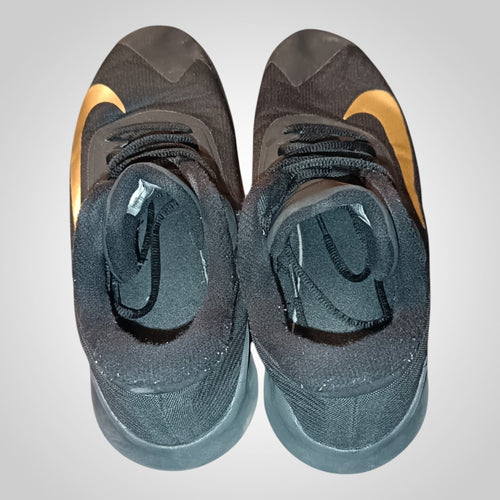 Baskets Nike Pointure 44 Noir Doré Lacets Sneakers Mixte