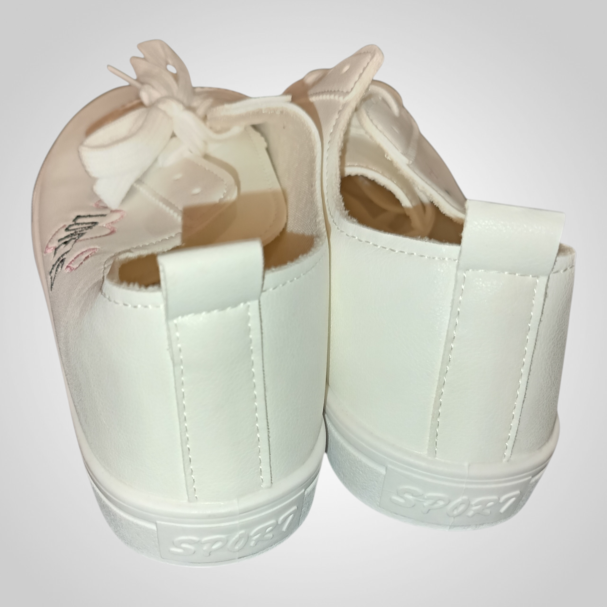 Baskets légères blanches motif cœur "love is" printemps été pointure 39