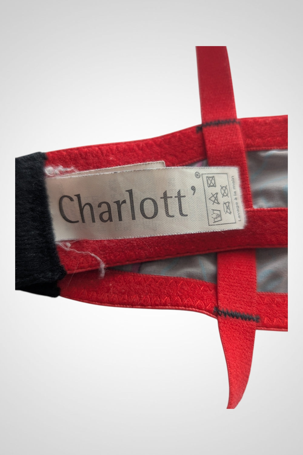 Soutien-gorge Charlott' noir et rouge 90B