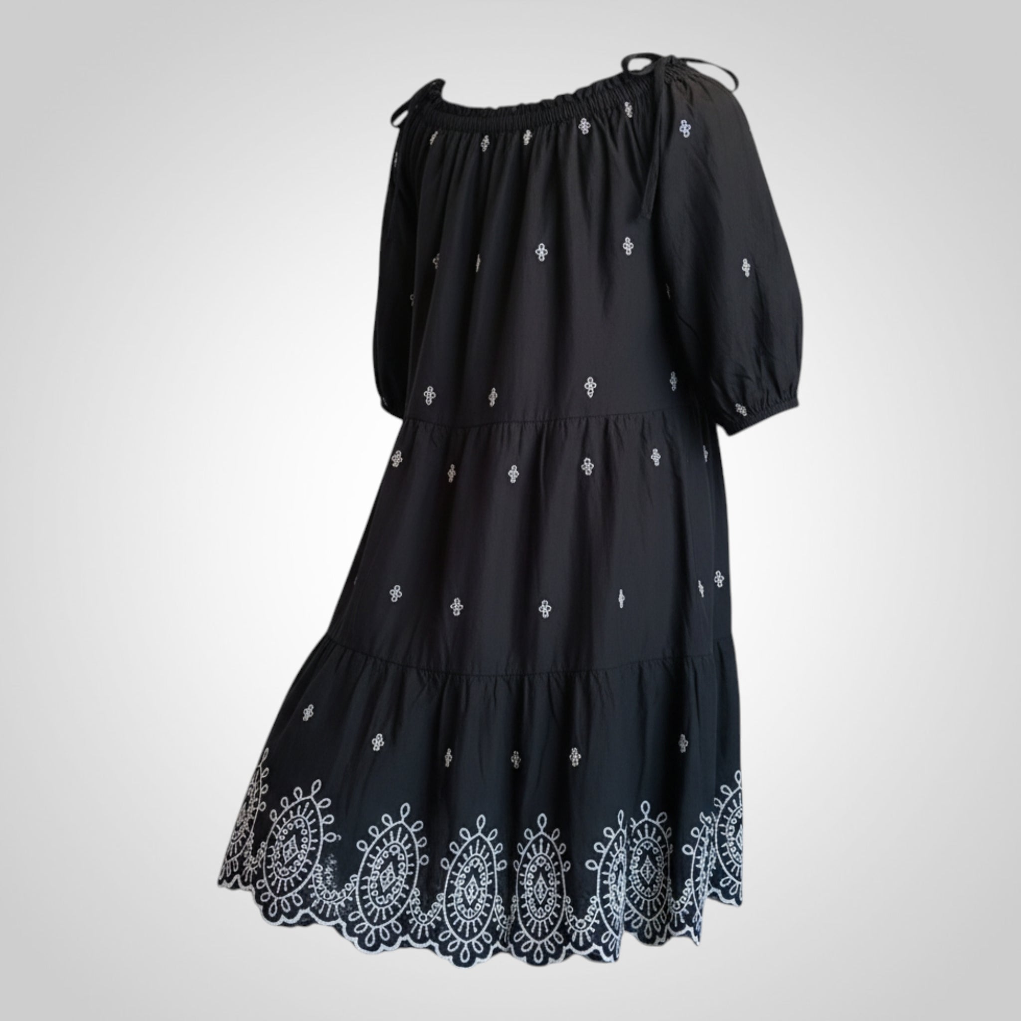 Robe H&M Taille L Broderie Anglaise Fluide Elégante