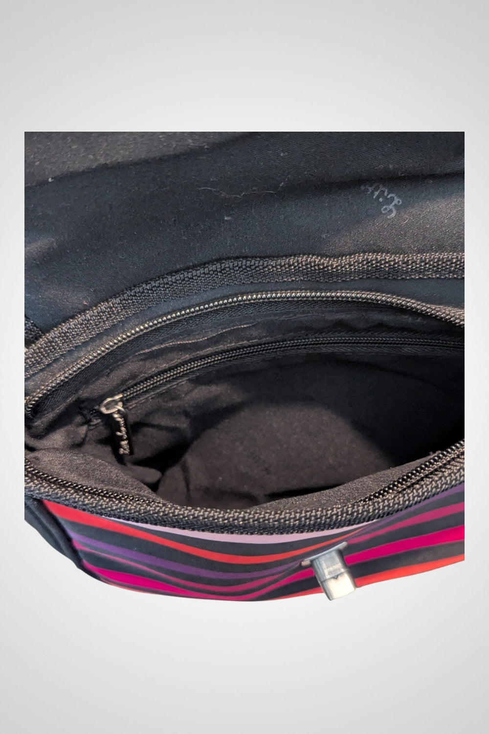 Petit sac bandoulière Little Marcel noir rayures multicolores