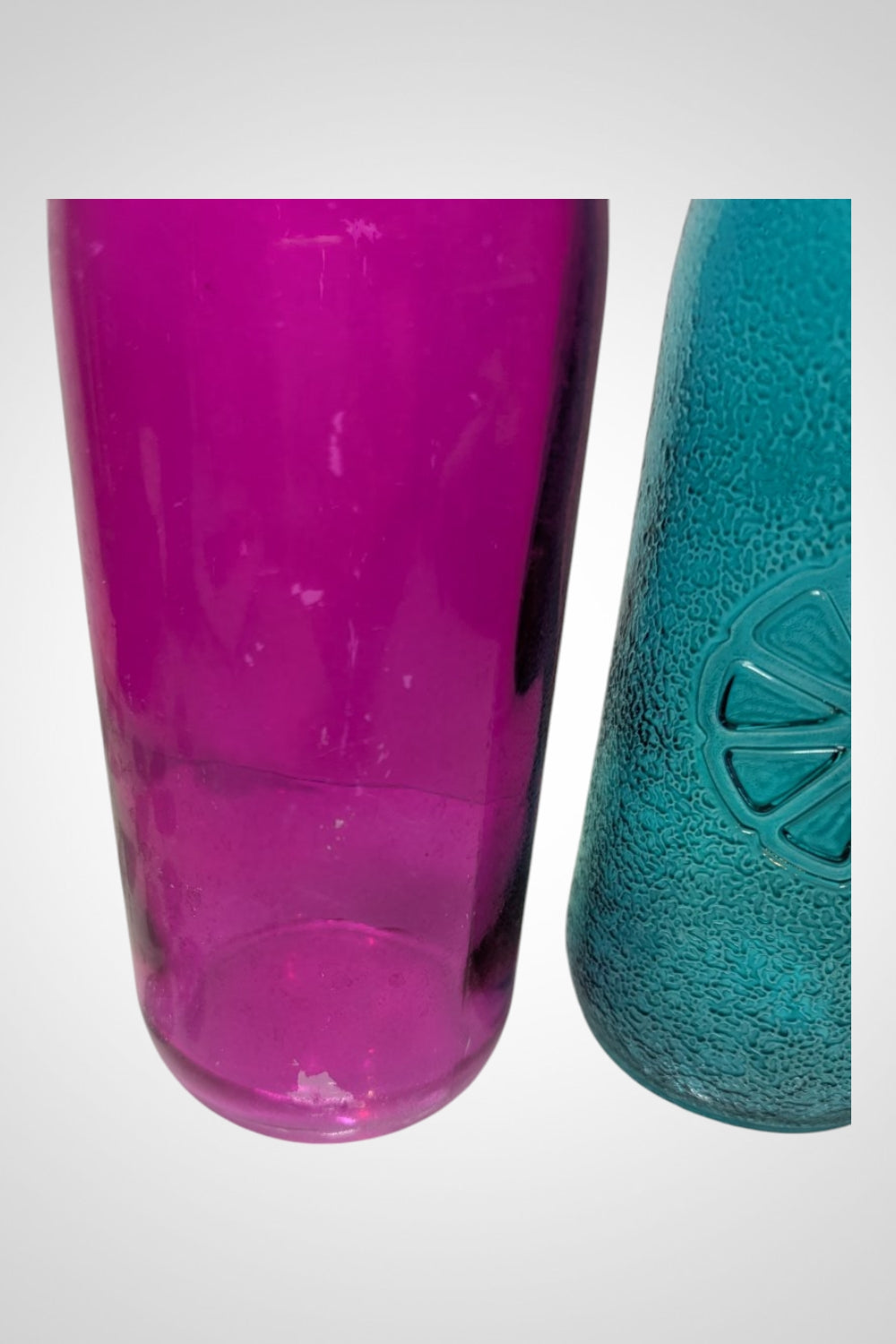 Lot de 4 bouteilles en verre décoratives bon état