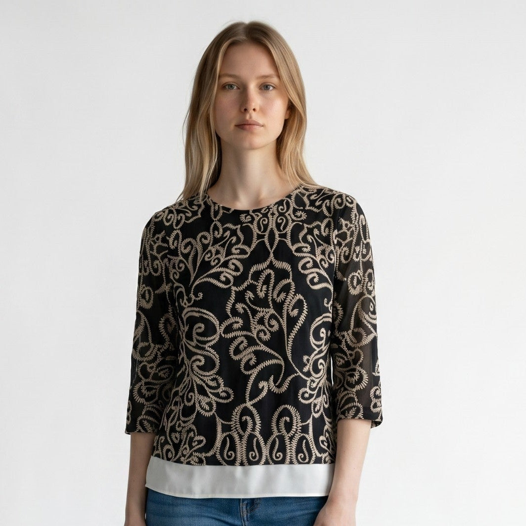 Blouse femme élégante à motifs arabesques blancs manches 3/4 taille 3