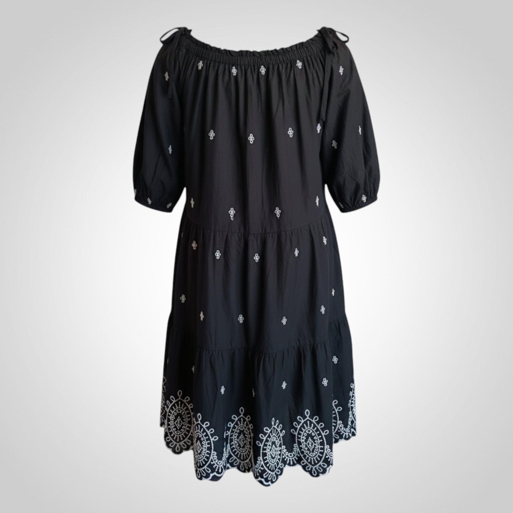Robe H&M Taille L Broderie Anglaise Fluide Elégante