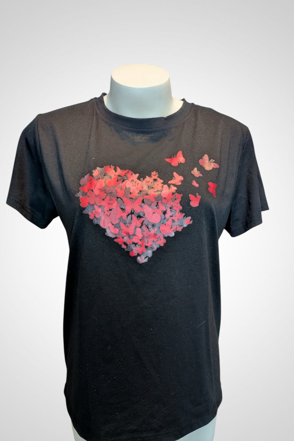 T-shirt Shein noir papillons cœur rouge L